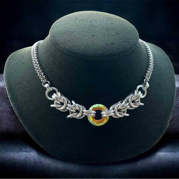 Silverskylight Jewelry - Handmade maille choker necklace with rainbow iridescent swarovski circle crystal
